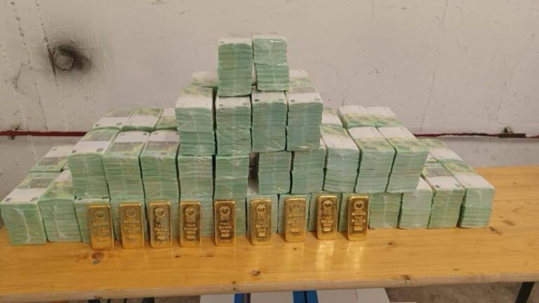 Bloomberg: Átlagos banktranszportot foglaltak le a magyar hatóságok