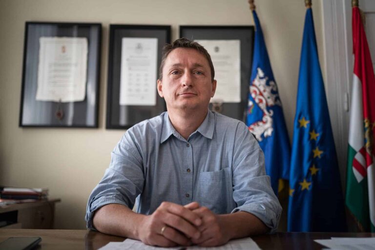 Újabb repedés a Fideszben: 37 év után kilépett Csach Gábor, Balassagyarmat polgármestere